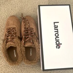 Larroude Sneakers - Stella Sherpa 7.5